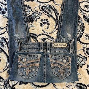 DISTRESSED ROCK REVIVAL SKINNY JEANS!!!